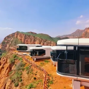 Experimenta la Arquitectura Móvil Moderna con Naves Espaciales Ecológicas