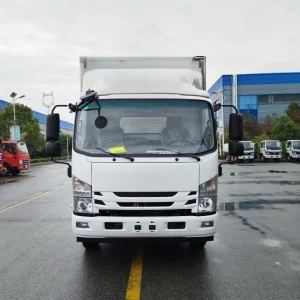 High Performance Refrigerated Truck Engineered for Extended Urban Deliveries with Superior Temperature Retention