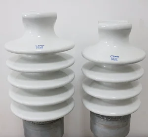 Aislador de línea de porcelana