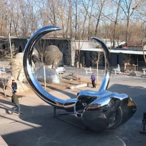 Mammoth Skull Sculpture