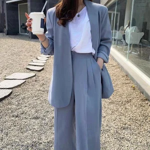 Factory Direct Pricing ODM Oemwomen's Polyester Customizable Relaxed Fit Business Suit