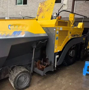 Precision Parking Lot Used Asphalt Paver for Small Area Projects