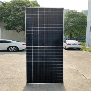 Geração de Energia Fotovoltaica Conectada à Rede Externa com Painéis Solares