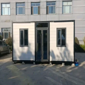 Casa contenedor modular expandible de acero coloreado, personalizable y de lujo para resorts de villas y retiros en la montaña