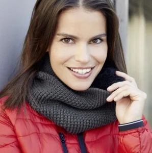 100% Acrylic Knitted Loop Around Neck Comfortable Scarf Ladies Long Acrylic Infinity Ombre Striped Snood for Winter