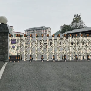 Industrial Park Entrance Customizable Outdoor Security Aluminum Alloy Automatic Retractable Gate