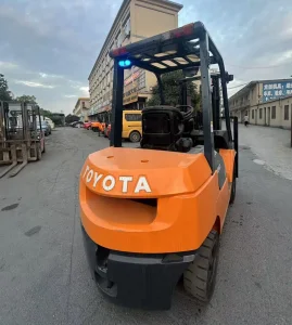 Made in Japan 7fd 3ton Diesel /Gasoline Forklift Toyota Forklift Truck with Middle Cyclinder Side Shift