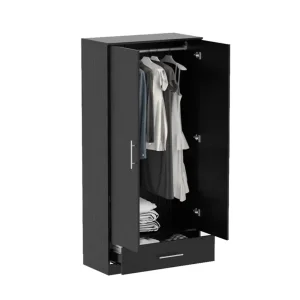 Traditional Villa Bedroom Closet