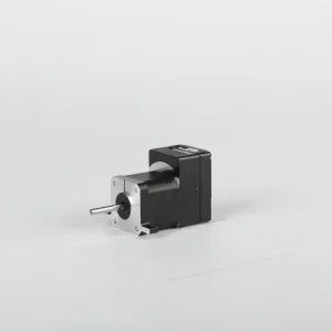 Motor de corriente alterna sincrónico de alta densidad de potencia y alto par para robots de pintura