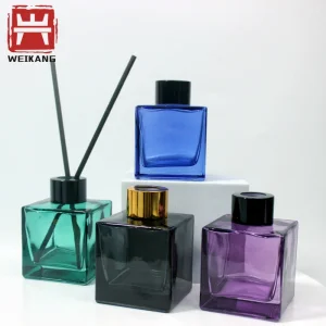 China Factory Colored Glass Reed Diffuser Bottles Square Empty Aroma Diffuser Bottle Wholesale Custom OEM Home Fragrance Glass Bottle Supplier