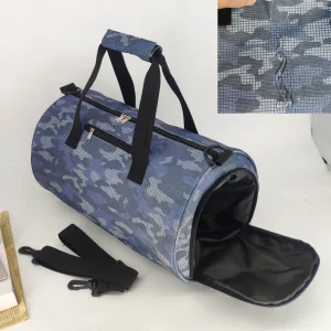 حقيبة زرقاء بزاوية