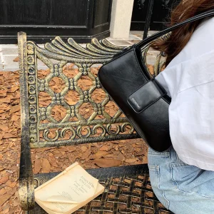 Bolsa de mano clásica tipo baguette