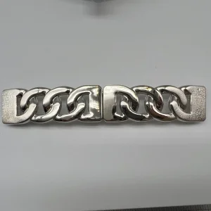 Fivelas anodizadas em cores personalizadas para coleções de moda sazonais por atacado