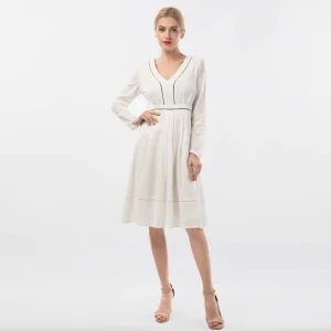Vestido Casual de Algodão com Renda Fresca e Decote em V