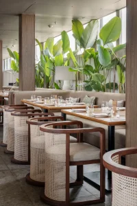 Luxury Velvet Seating Hotel Restaurant Furniture Set with Soft Touch Upholstery for Elegant Dining