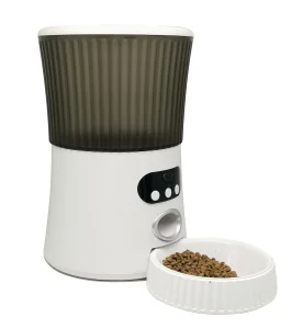 Intelligent Automatic Pet Feeder with Voice Recording Feature