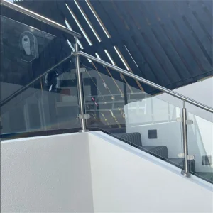 Barandilla Balaustre System with Three Quarter Tube Supports and Glass Railing