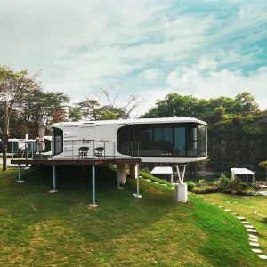 Alojamiento modular en campamento, casa prefabricada, cápsula espacial, hotel cápsula, hogar cápsula, casa inteligente prefabricada