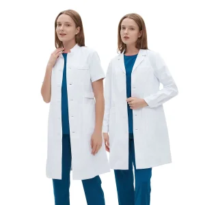Uniforme hospitalario discreto