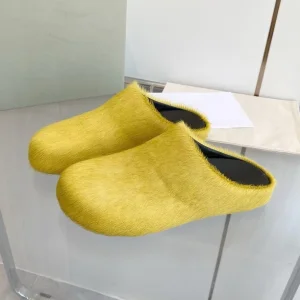 أحذية رياضية فاخرة مصممة من علامة تجارية