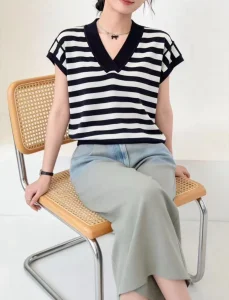 Women's V-Neck Striped Short Sleeve Knit Top