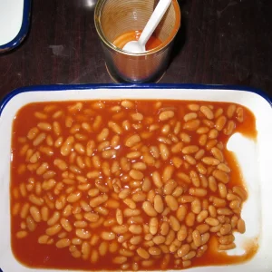 Frijoles horneados en salsa de tomate