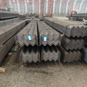 Hot Rolled Steel Angle Iron Bar Black Steel Q235 Q355 A36 Ss400 Mild Iron Angle Steel Bar