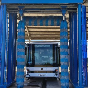 نظام غسيل حافلات متقدم لإعادة تدوير المياه لتنظيف فعال أثناء المرور
