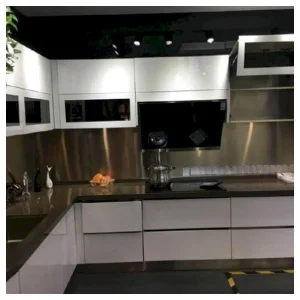 Gabinete de acero inoxidable hecho a medida para uso en cocina residencial