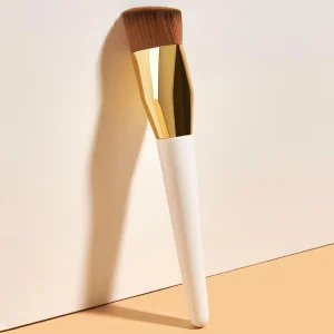 Brocha de Fundación en Forma de Triángulo con Mango de Madera Rosa Dorado y Blanca para Maquillaje