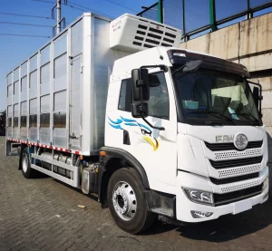 60~90 Pcs FAW Livestock transport truck Live Pig Hog Goat Sheep Truck