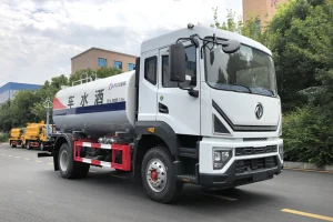 High-Capacity 13000L Dongfeng D9 Water Bowser for Efficient Watering