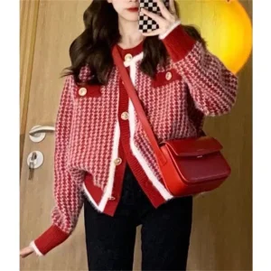 Classic Women's Sweater - Luxurious Knit Sweater for Winter