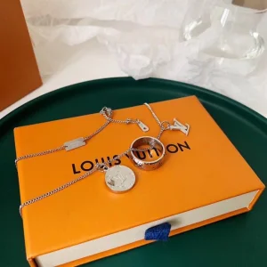 China The size of the two pendants with the words is just not too big, and there is also a ring pendant with an old pattern The point is that this necklace can be buckled with different pendants according to preferences Factory, Products