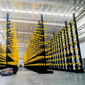 Estantes de acero cantilever de alta resistencia en amarillo y negro