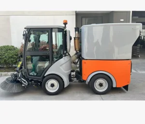 Diesel Professional Sweeping &amp; Vacuuming Road Cleaning Truck Street Road Sweeper