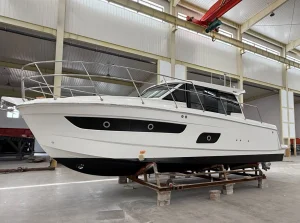 Shine33 Fiberglass Luxury Motor Yacht Customizable Entertainment Boat Factory Direct