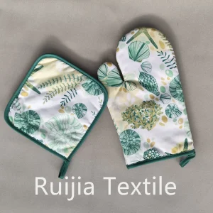 Printed Kitchen Polyester Oven Mitts & Potholers Set China Factory