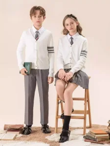 Uniforme escolar formal para niños y niñas con insignia bordada personalizada