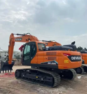 Budget-Friendly Reliable Medium-Sized Excavator with Easy Maneuverability for Small-Scale Demolition