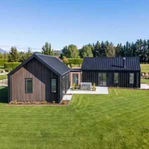 Casa modular prefabricada de fábrica, tres unidades conectadas con patio privado, diseño y decoración personalizados para proyectos de vivienda residencial