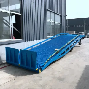 10 Tons of Mobile Hydraulic Boarding Bridge Logistics Cargo Boarding Bridge Boarding Lifting Platform