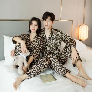 Pijamas de Navidad: Pijamas de manga larga de seda helada para hombres