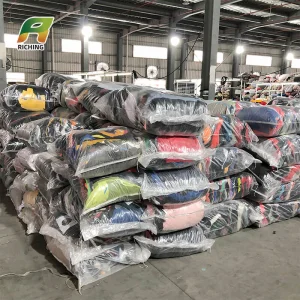 Contenedor para lote de ropa de segunda mano mixta para mujeres y niños, ropa usada de bebé, fardos, EE. UU., Japón, Nueva York, Italia