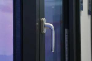 Cerradura de seguridad premium para ventanas de aluminio en villas