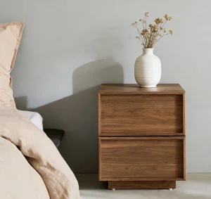 MID-Century Modern Solid Wood Bedside Table with Rounded Edges and Hidden Handle Design for Vintage-Inspired Spaces