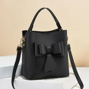 Bolsos de cubo minimalistas y fundas para teléfono
