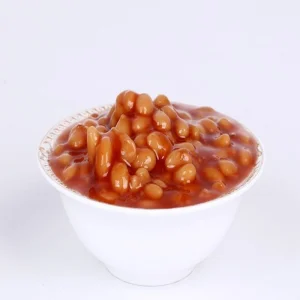 Frijoles horneados en salsa de tomate, comida diaria familiar