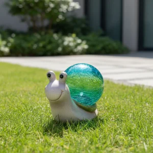 Low MOQ Resin Snail-Shaped Crystal Ball Garden Solar Lights IP44 Water-Resistant AA Battery 360 Beam Angle for Outdoor