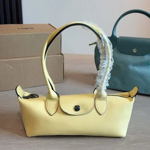 Bolso hobo de cuero sólido minimalista